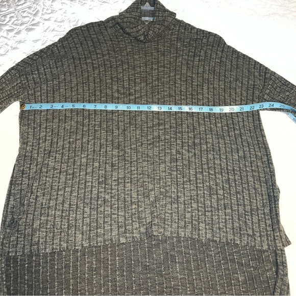 American Eagle Outfitters sweater - Picture 4 of 8